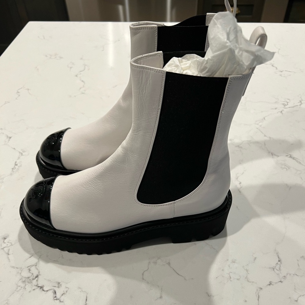 Chanel two-tone lug boot size 39